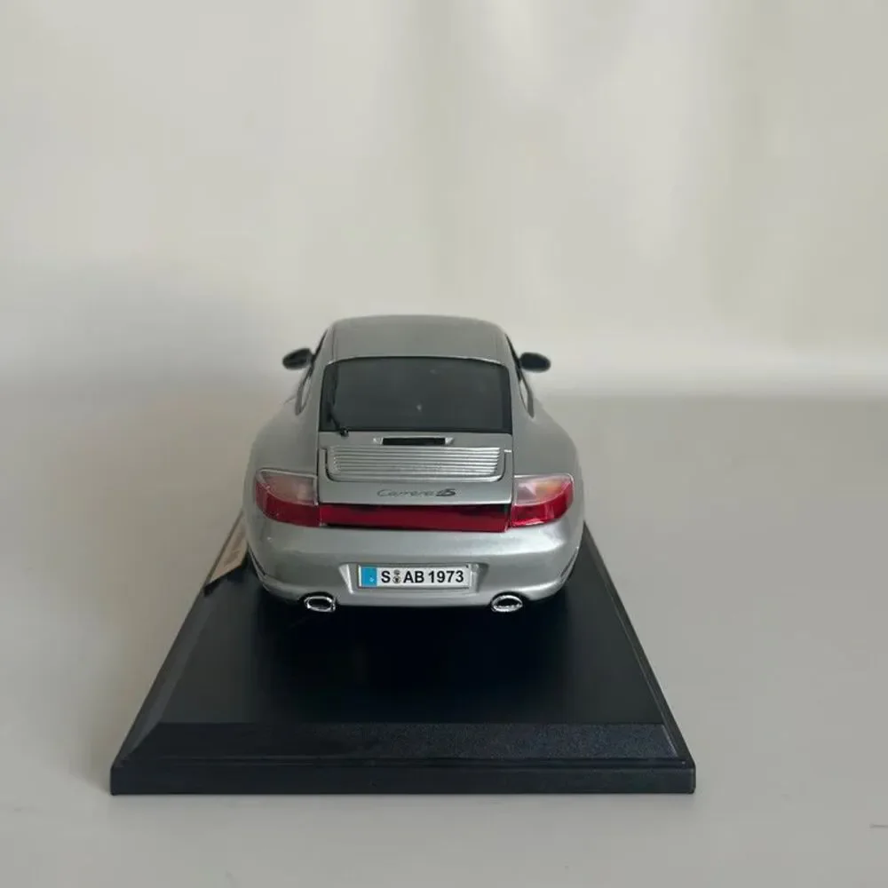 Maisto Porsche 911 Carrera 4S 1:18 Scale Diecast Model Car Silver Vintage 1998